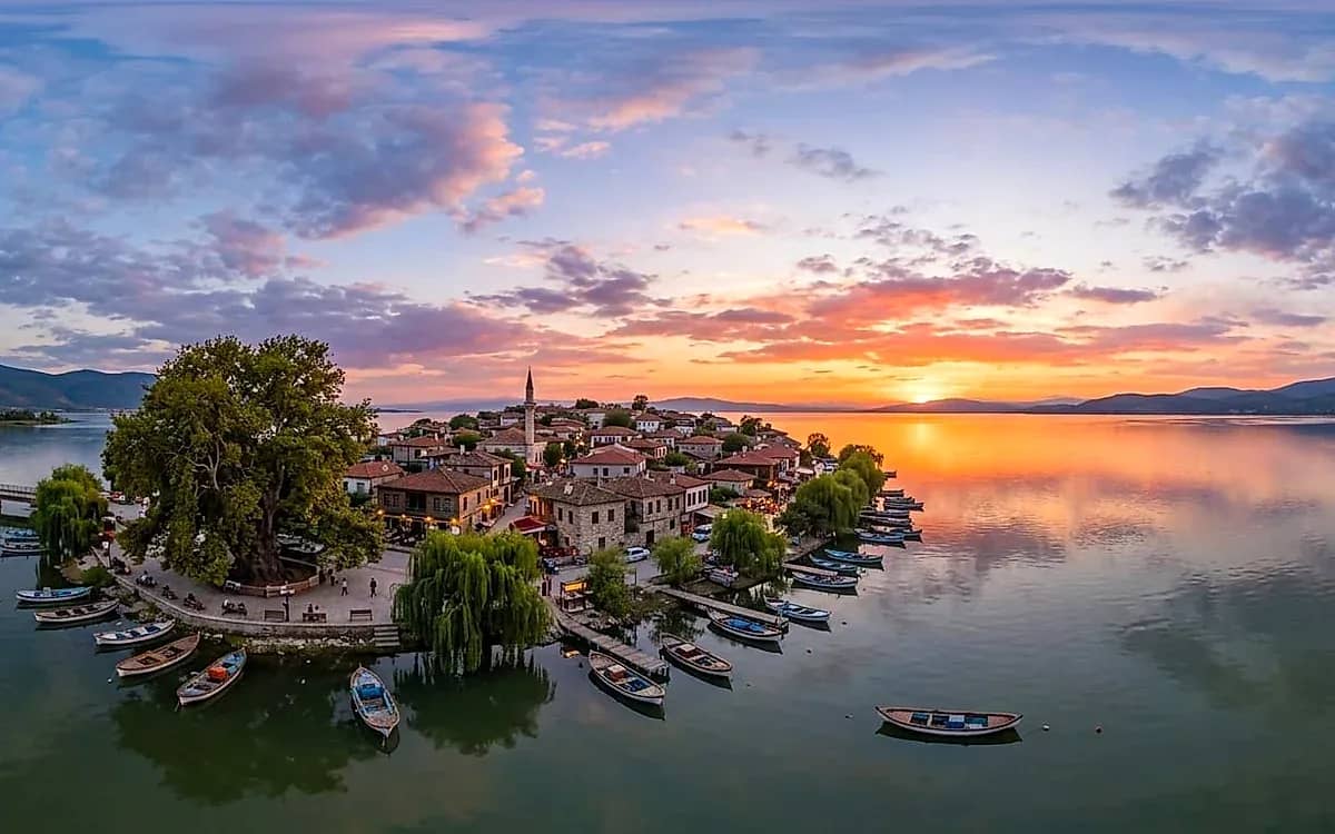 Gölyazı Village and the Crying Plane Tree: Fairytale Lake Peninsula & Guide