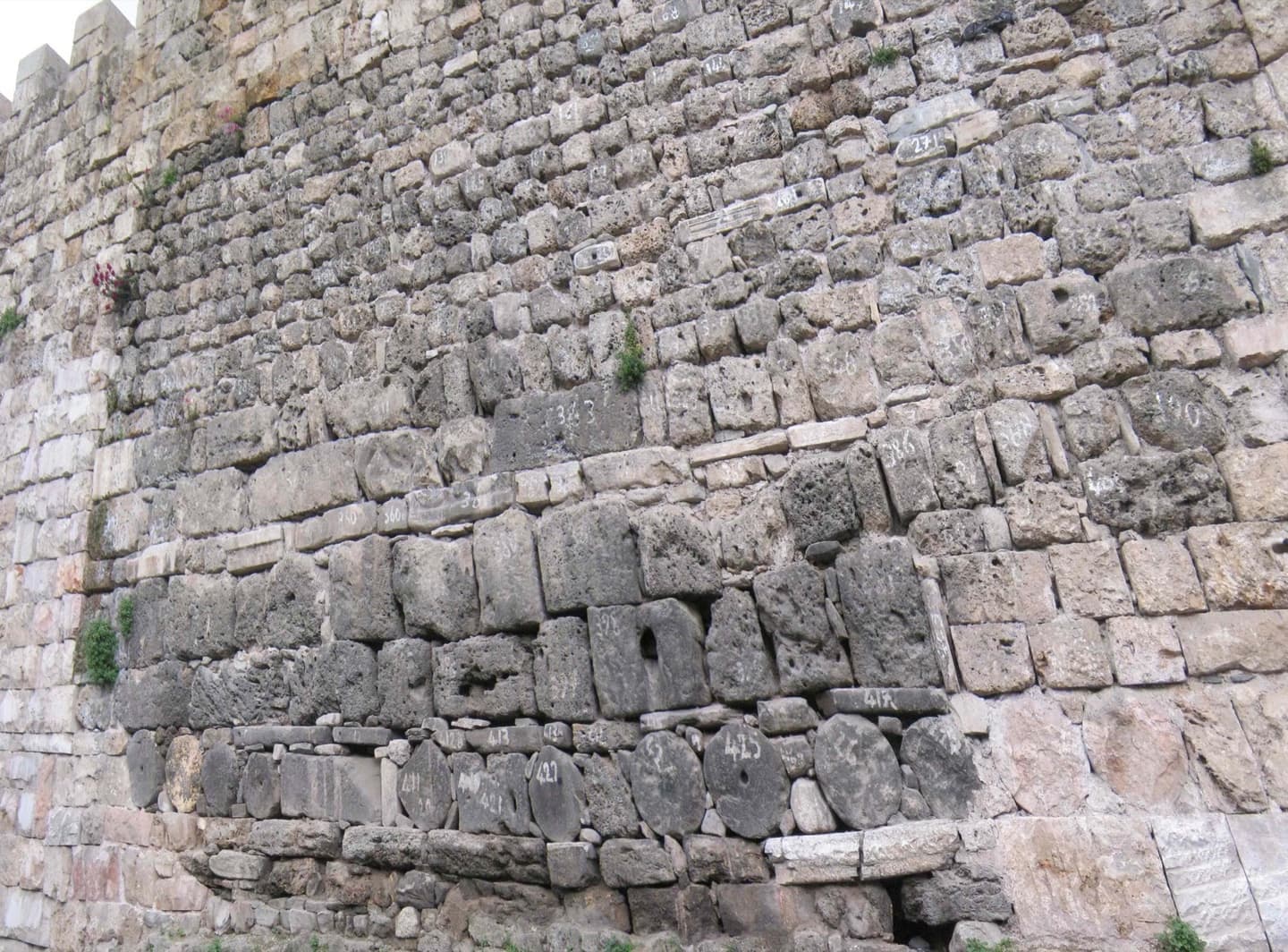 Bursa-Burg und Sultanatstor: 2.200 Jahre alte Mauern, Hisar-Zitadelle & Führer - Bild 3