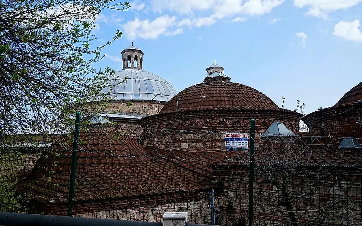 Pemandian Air Panas Tua Bersejarah (1385 Armutlu Hamamı Çekirge)