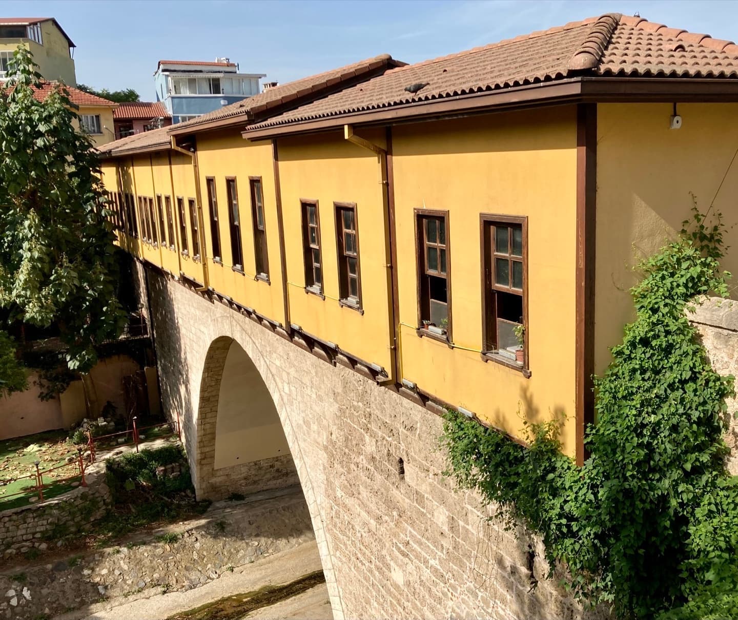 Historische Irgandı-Brücke: Eine der vier Basarbrücken der Welt & Kunstführer - Bild 1