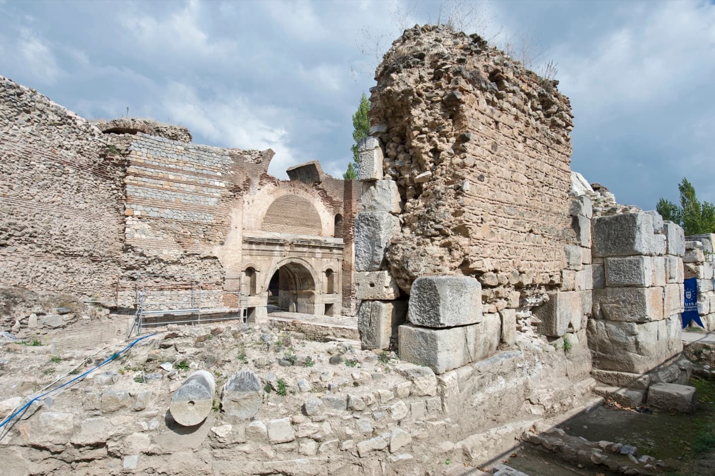 İznik Tarihi İstanbul Kapı: Roma Zafer Takı Mimarisi ve Kabartmalar - Görsel 3