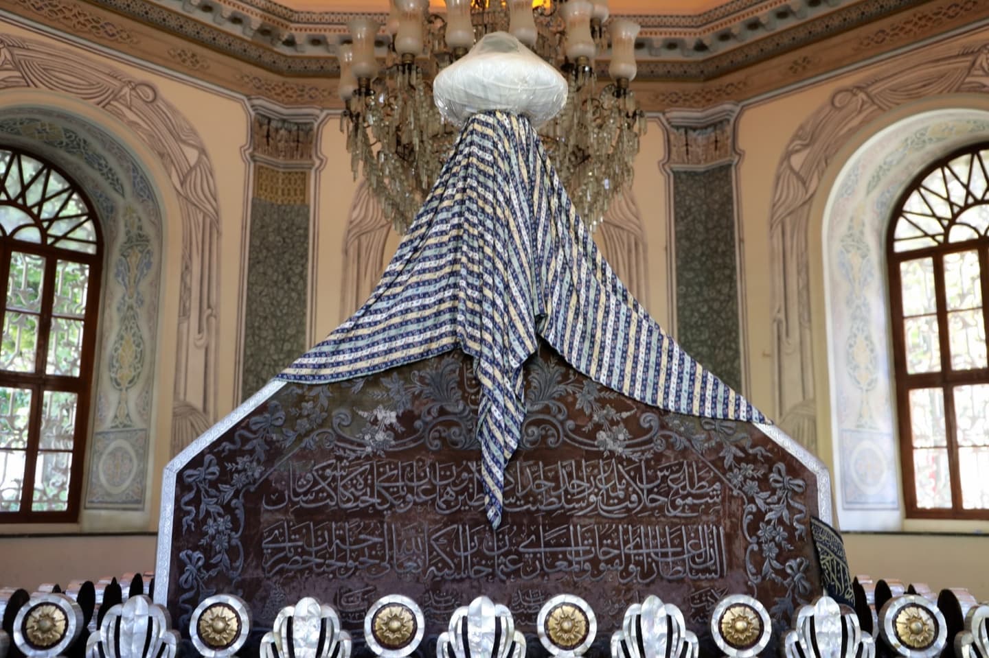 Makam Osman Gazi dan Orhan Gazi: Pendiri Kekaisaran Utsmaniyah & Panduan Tophane - Gambar 2