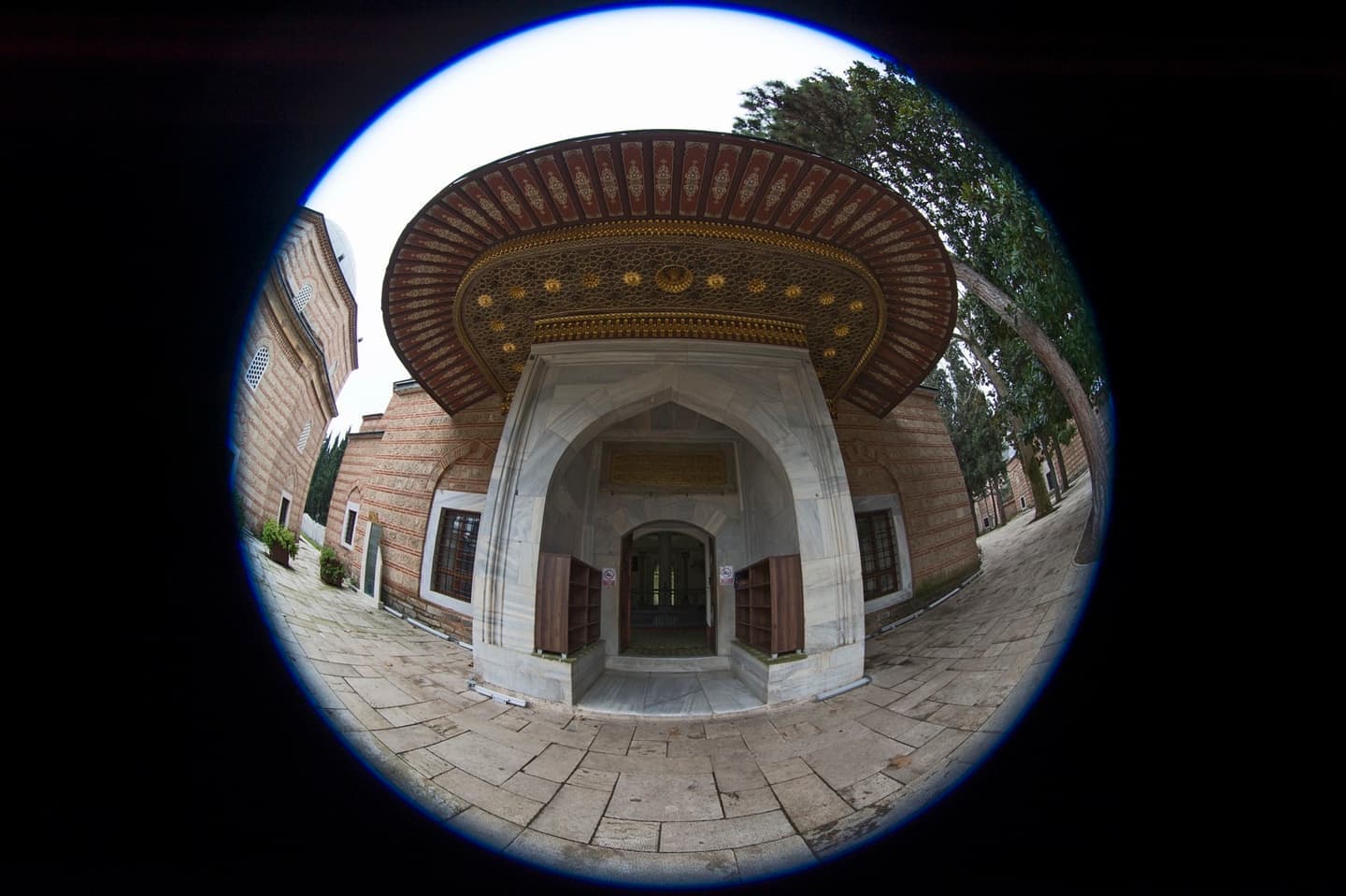 Kompleks Muradiye: Taman Pangeran, 12 Makam Dinasti & Panduan Wisata - Gambar 2