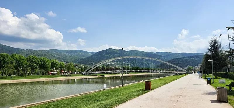 Historische Kirmasti-Brücke