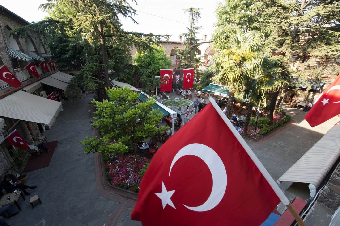 Tarihi Koza Han Çınaraltı Çay Bahçeleri - Görsel 4