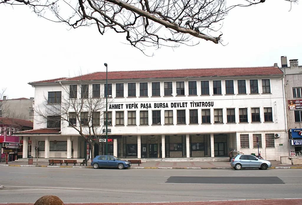 Ahmet Vefik Paşa Bursa Devlet Tiyatrosu (Heykel)