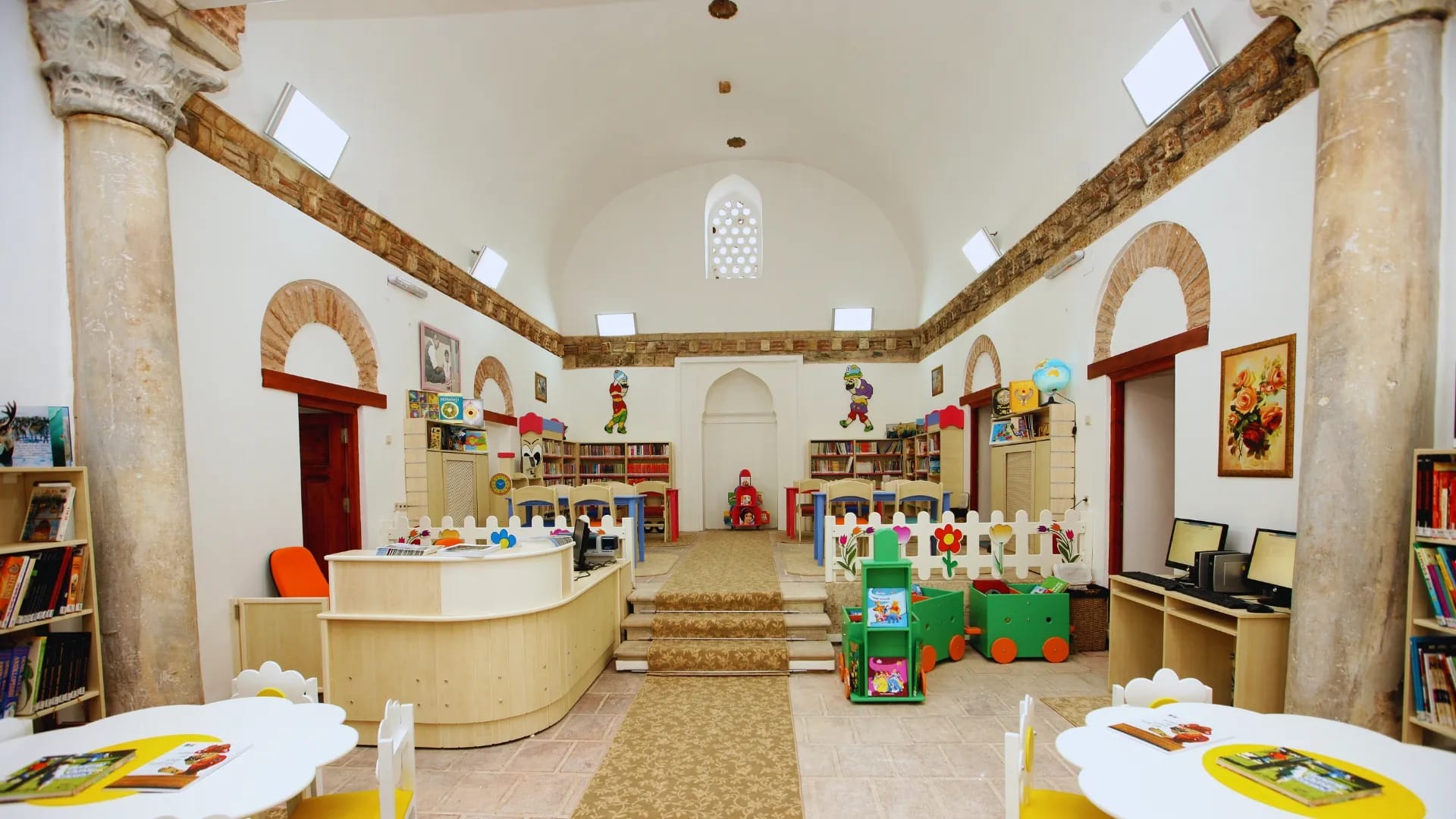 Lala Şahin Paşa Çocuk 図書館 (歴史的マドラサ（学院）)