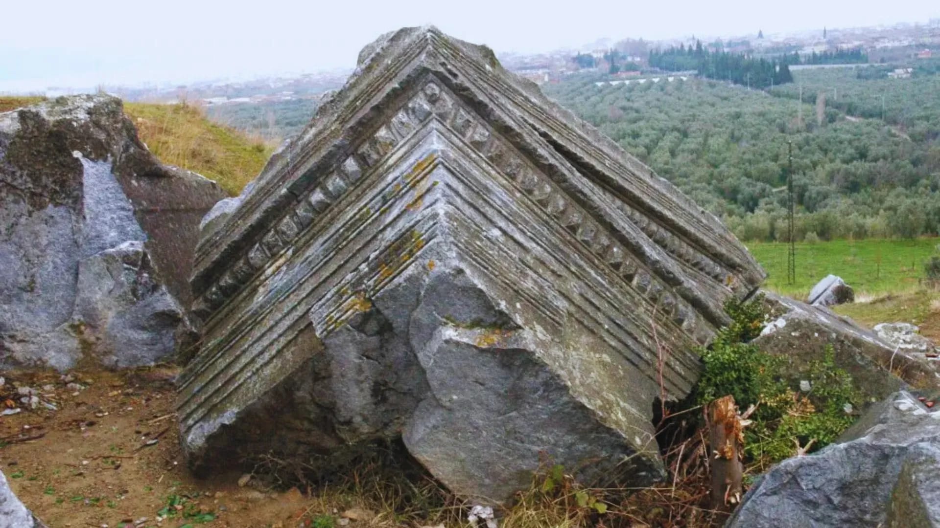 İznik Berber Kaya Anıt Mezarı