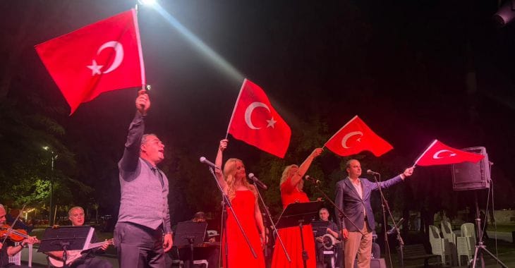 Bursa'da zafer coşkusu Türk Sanat Müziği konseriyle sürdü