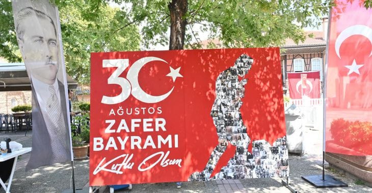 Bursalılardan Zafer Bayramı'na anlamlı iz