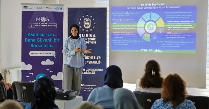 Digital awareness training for women from the Metropolitan Municipality