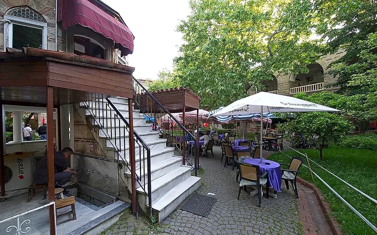 Tarihi Pirinç Han (Cumhuriyet Caddesi)