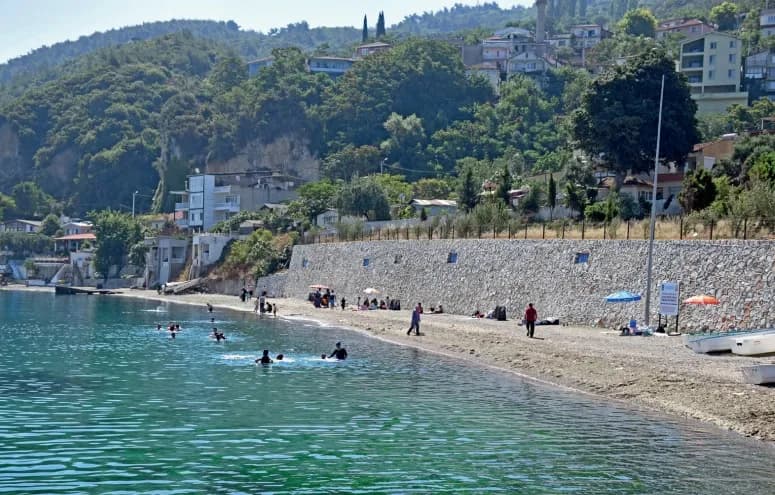 Altıntaş Halk Plajı - Bild 1