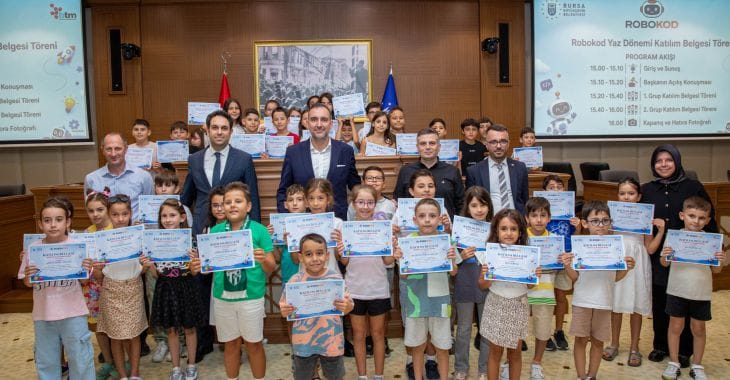 Kinder in Bursa haben die Zukunft programmiert